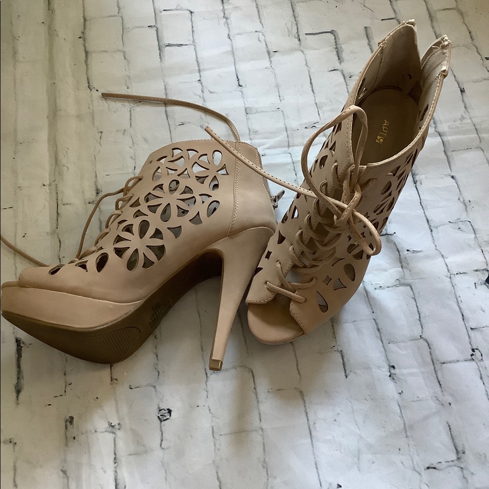 Nude color sandals high heel size 7 Apt 9 NWOT